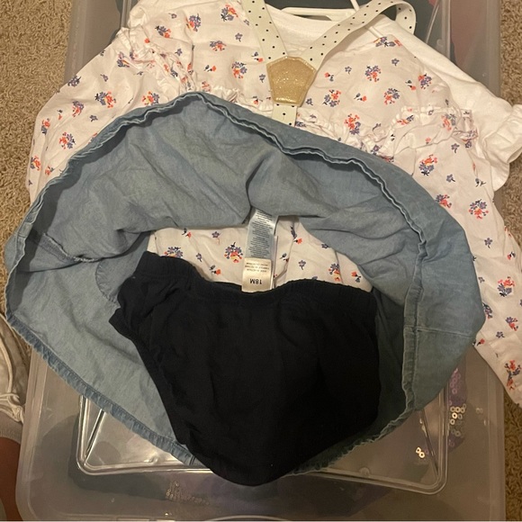 Osh B Gosh: 6pc matching set. 18M Skirt, 18-24M tops, 18M Bloomers - Picture 6 of 11